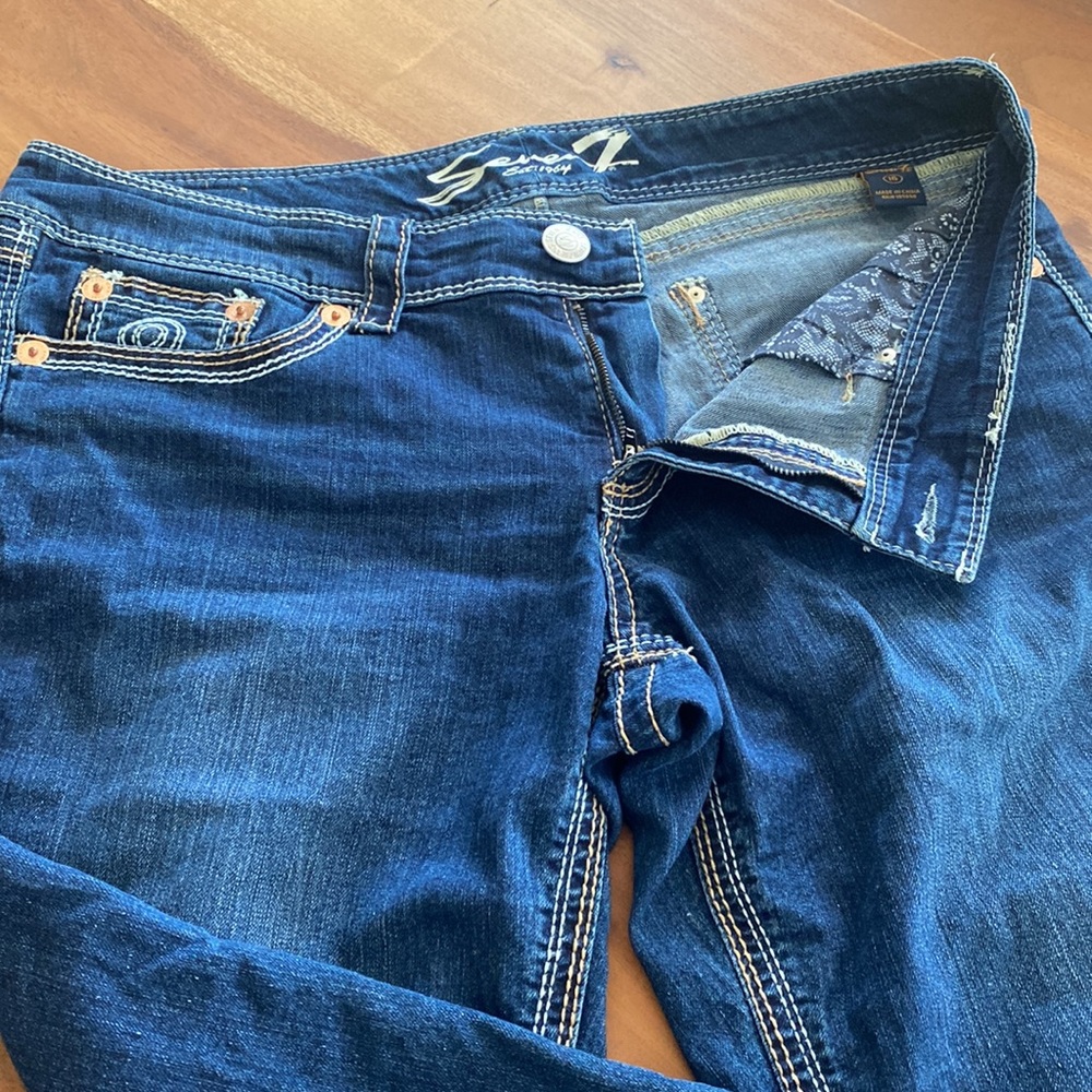 Knee length jeans, size 16